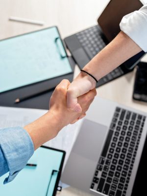 HANDSHAKE 4 HANDSHAKE 4